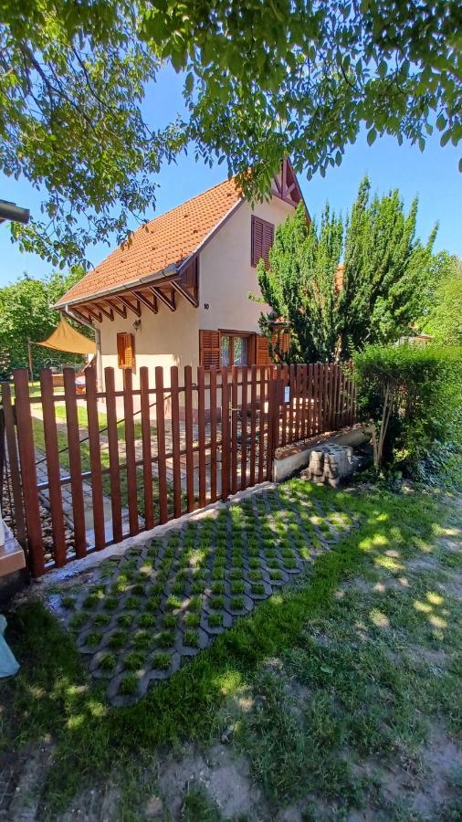 Relax Ii. Vendeghaz Βίλα Dunapataj Εξωτερικό φωτογραφία